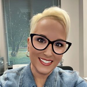 Meet your Posher, Jillian